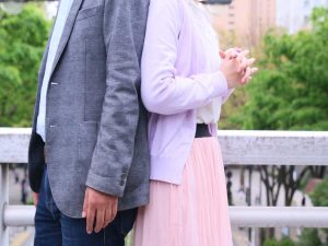 距離を縮める男女