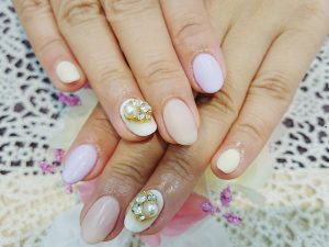 カラフルなネイル